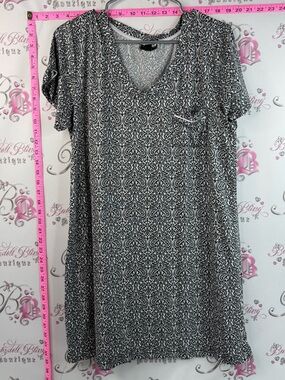 Tahari dress pocket paisley Black and White Patterned Short Sleeve V-Neck Dress